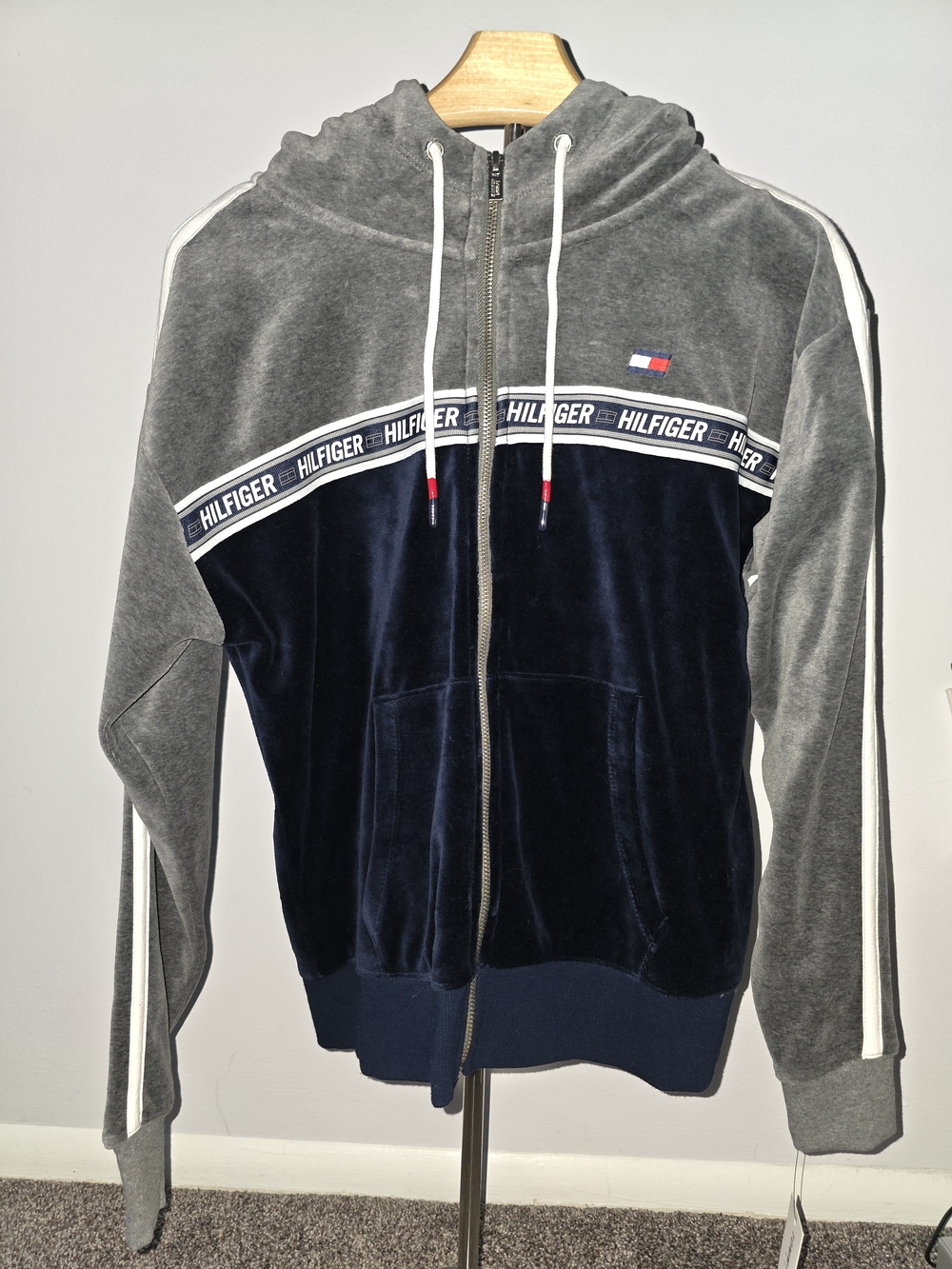 Tommy Hilfiger Gray & Navy Logo-Trim Zip Hoodie